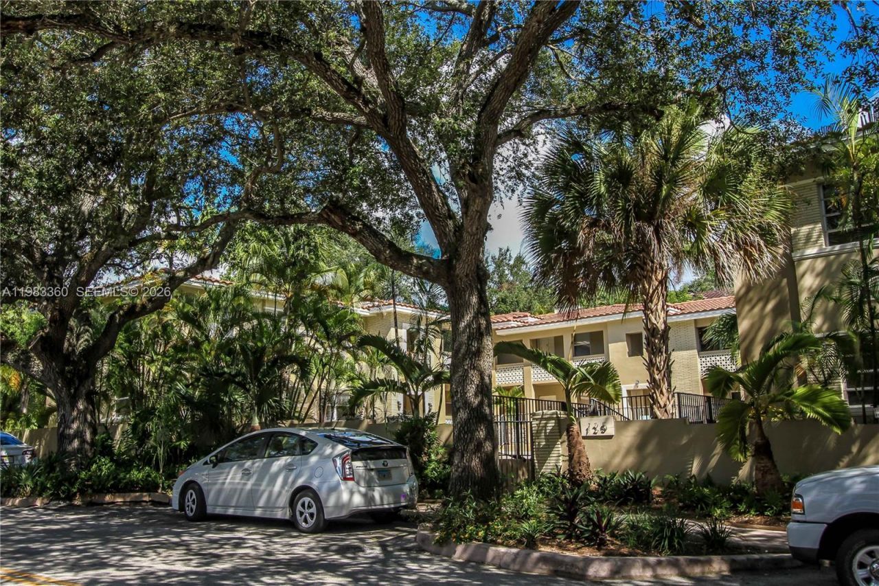 125 Edgewater Dr, Unit 1, Coral Gables, FL 33133 Photo
