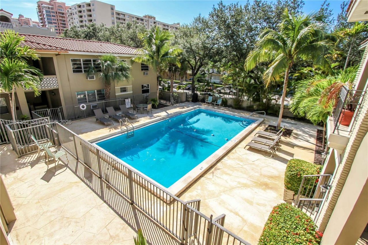 125 Edgewater Dr, Unit 1, Coral Gables, FL 33133 Photo