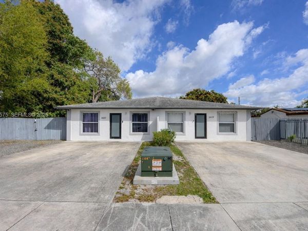 2419 NW 101st St , Miami, FL 33147