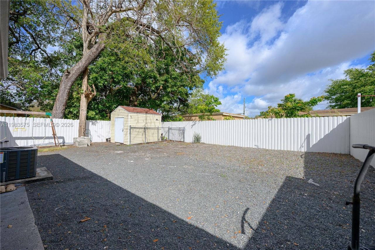 2419 NW 101st St , Miami, FL 33147 Photo