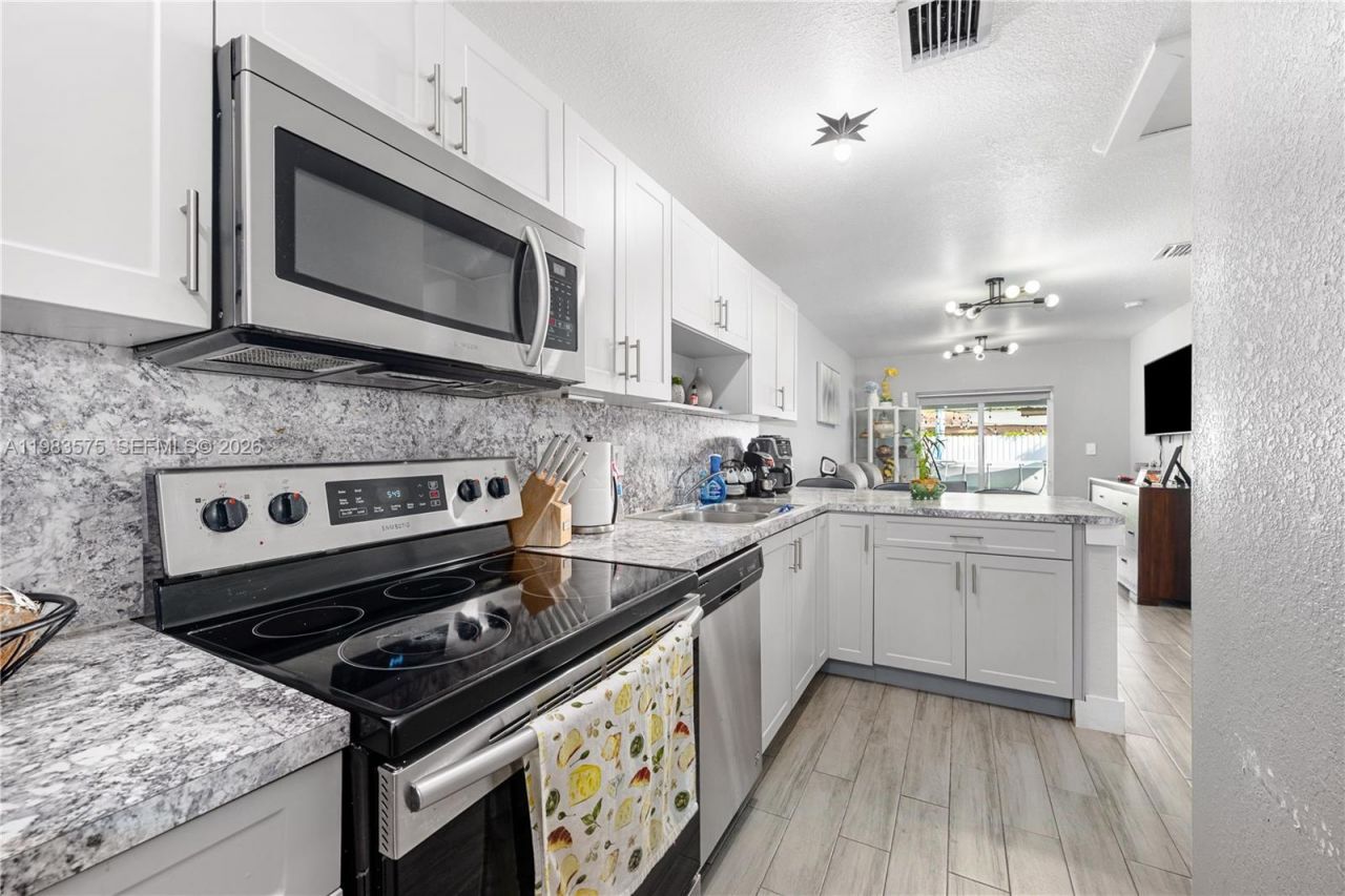 2419 NW 101st St , Miami, FL 33147 Photo