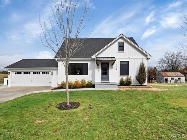 1724 Pottery Road , Washington, MO 63090