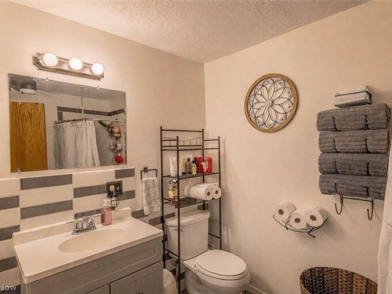 814 W 4th Street, Williamstown, WV 26187 Photo 11