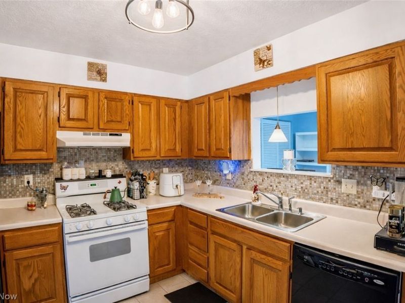 814 W 4th Street, Williamstown, WV 26187 Photo 20