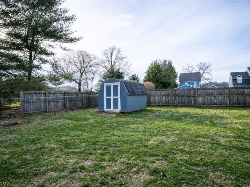 814 W 4th Street, Williamstown, WV 26187 Photo 5