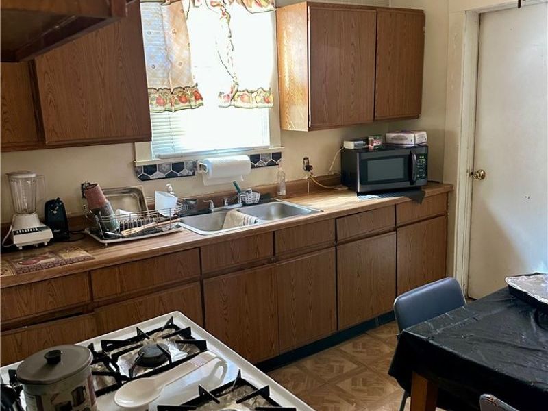 10601 Everton Avenue, Cleveland, OH 44108 Photo 4