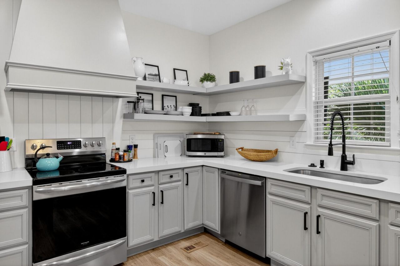 214 W Ashley Avenue Photo 20