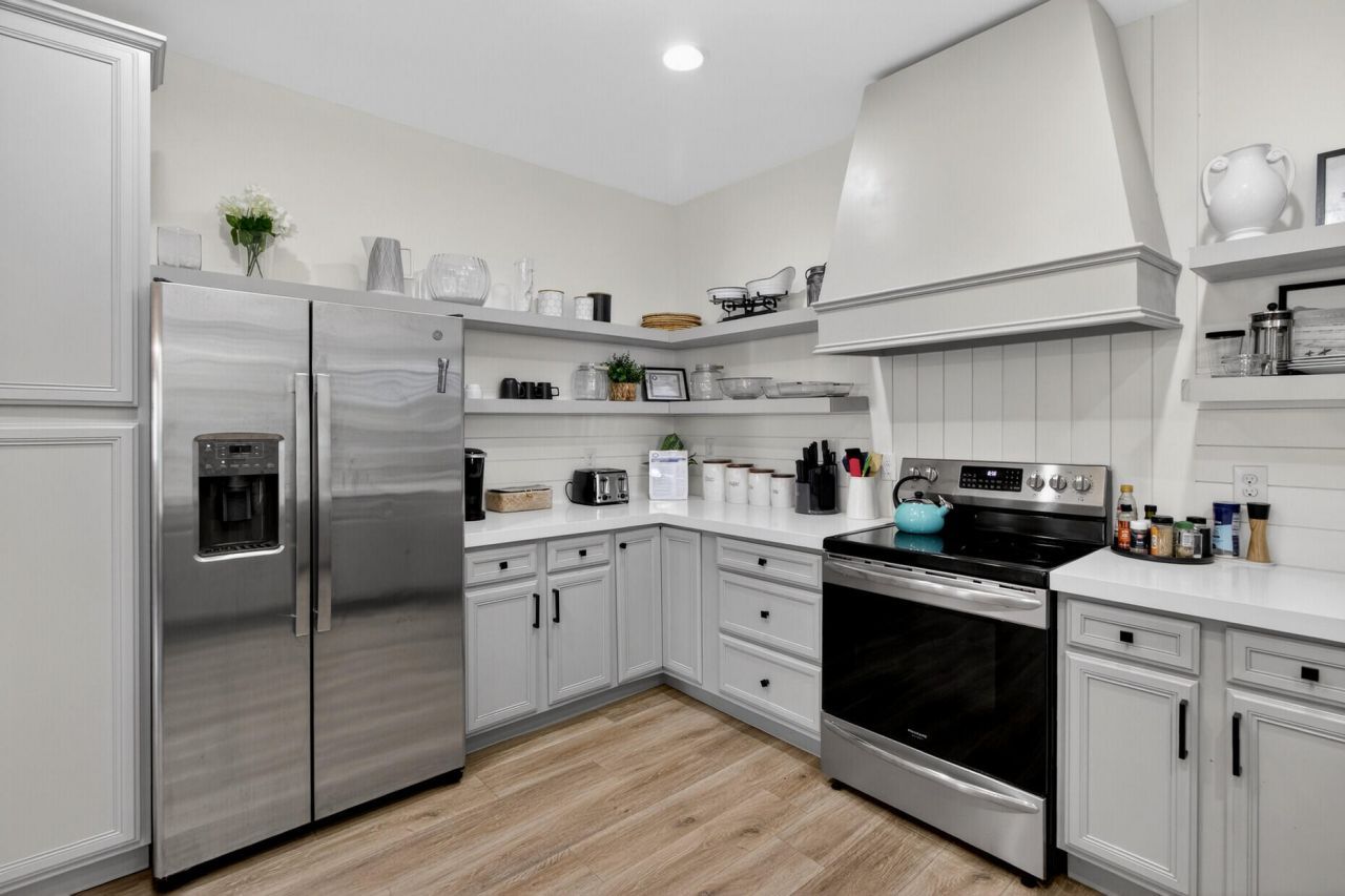 214 W Ashley Avenue Photo 21