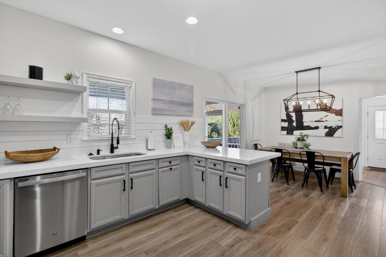 214 W Ashley Avenue Photo 22