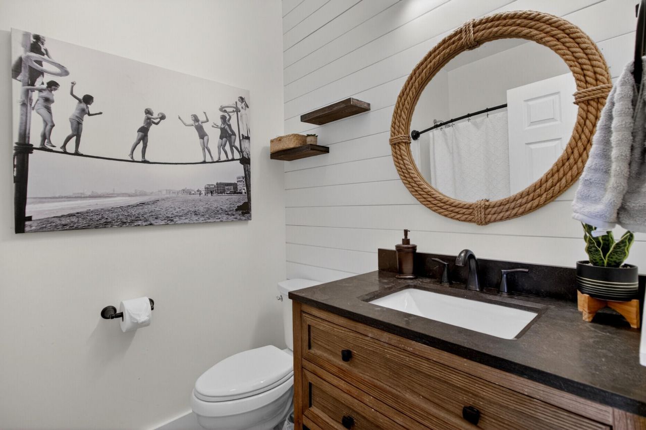 214 W Ashley Avenue Photo 23