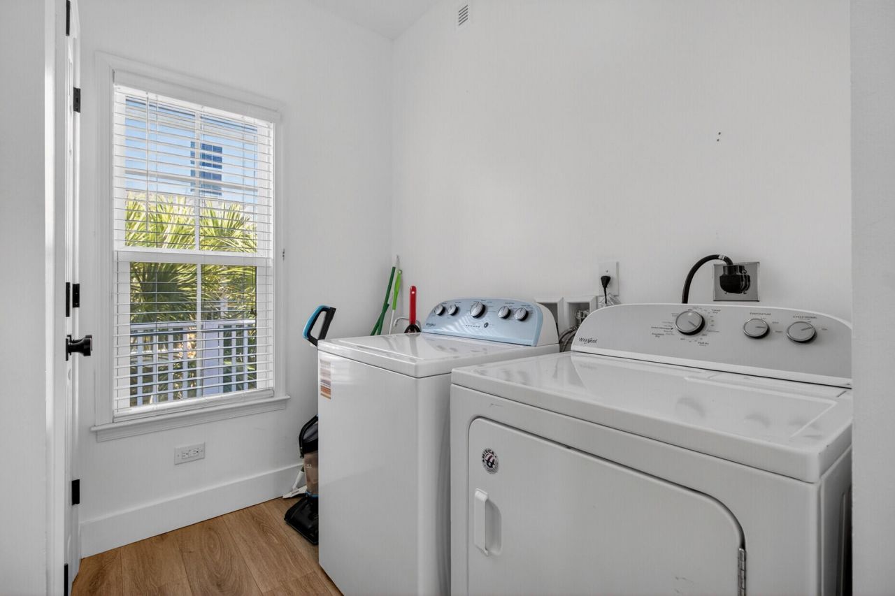 214 W Ashley Avenue Photo 25