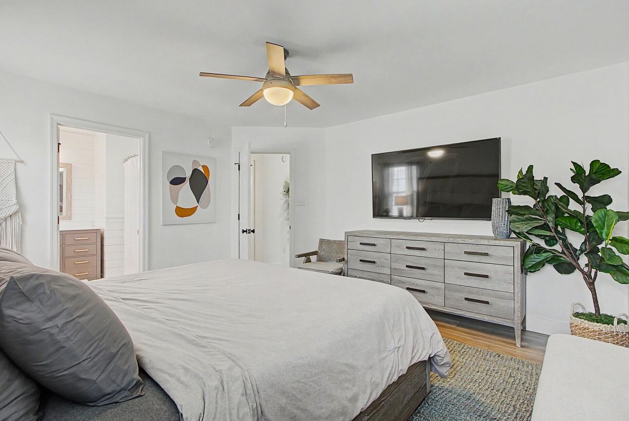 214 W Ashley Avenue Photo 31