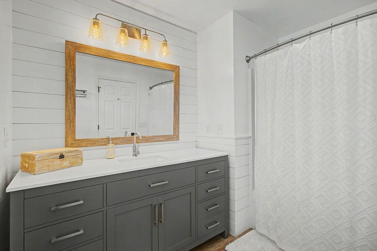 214 W Ashley Avenue Photo 32