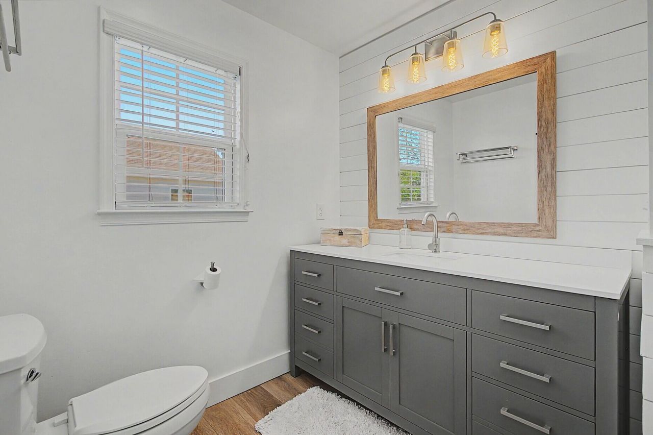 214 W Ashley Avenue Photo 33