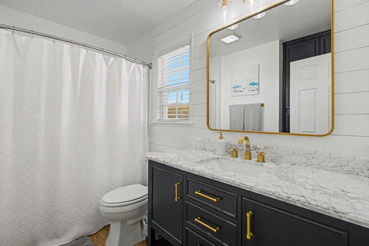 214 W Ashley Avenue Photo 36