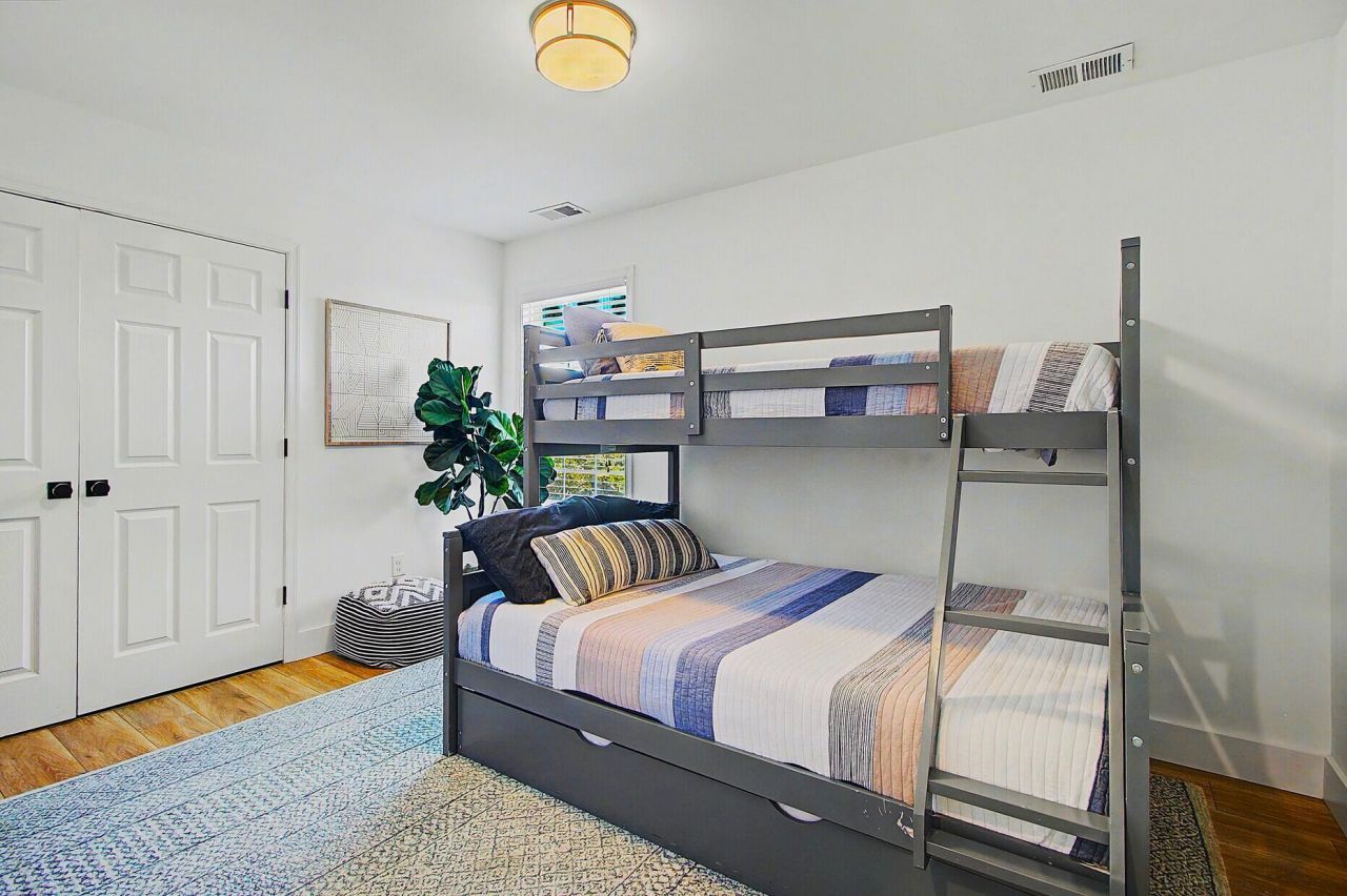 214 W Ashley Avenue Photo 38