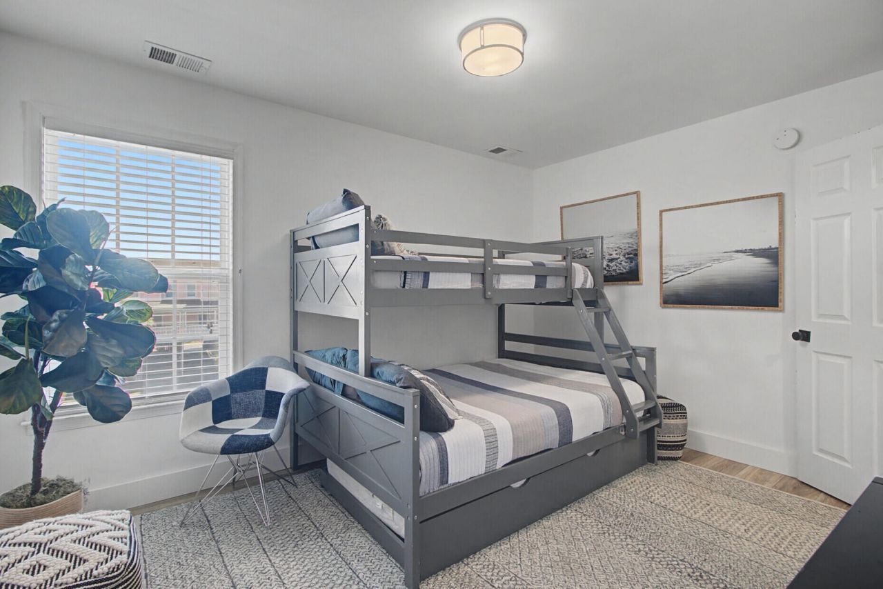 214 W Ashley Avenue Photo 39