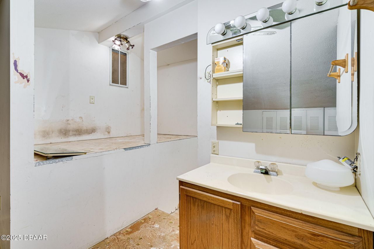 2172 N Spring Garden Avenue, Deland, FL 32720 Photo