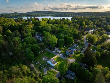 2 Perry, Salisbury, CT 06039