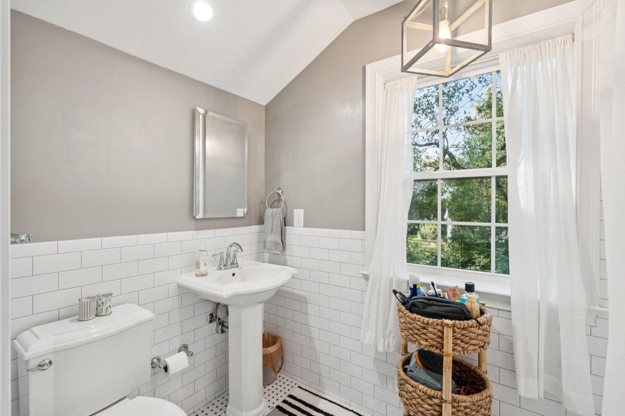 111 E Carolina Avenue Photo 98