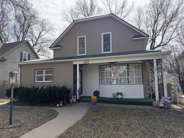 603 E 6th Ave, Mitchell, SD 57301