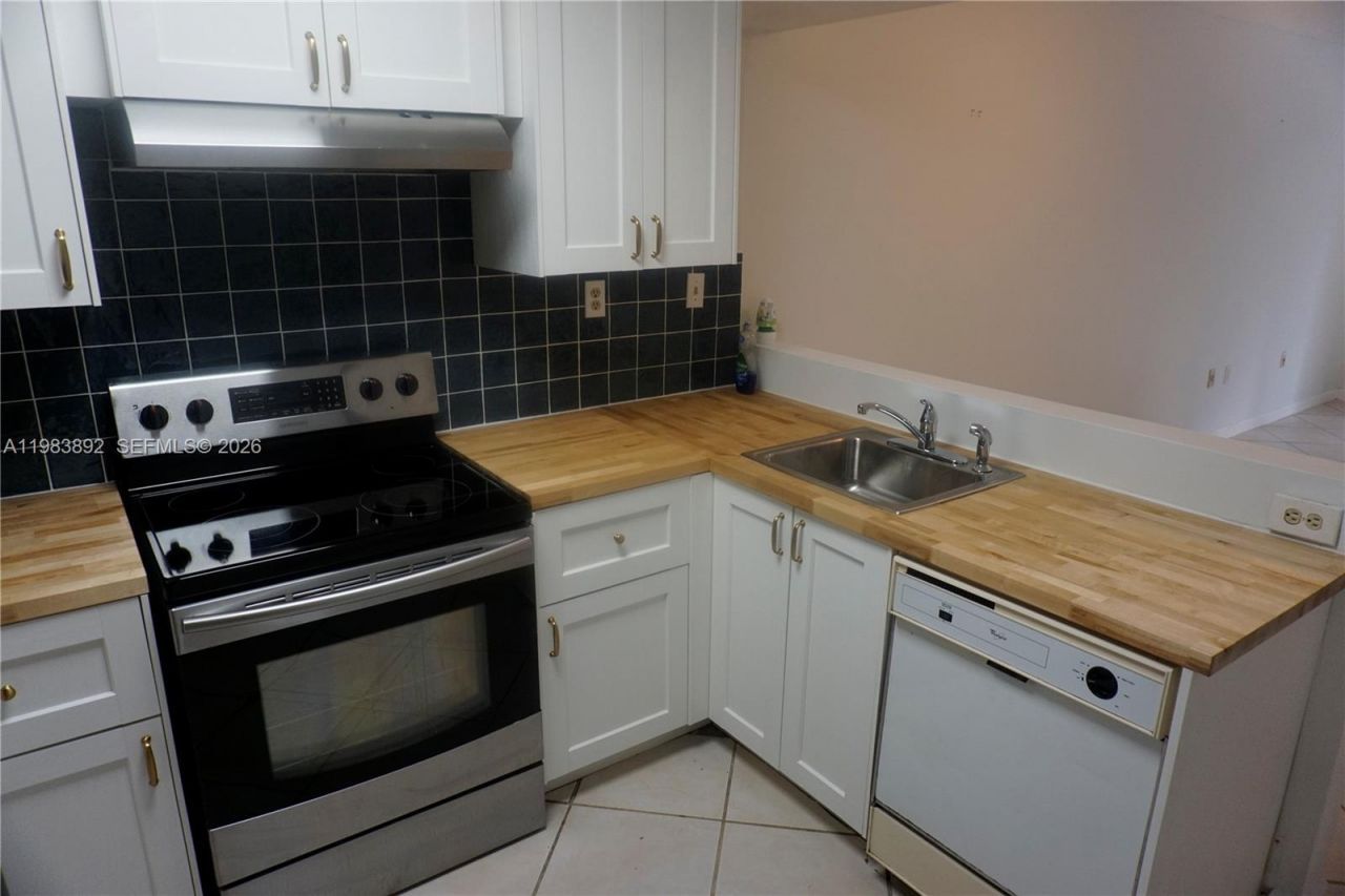 15480 SW 82nd Ln, Unit 211, Miami, FL 33193 Photo