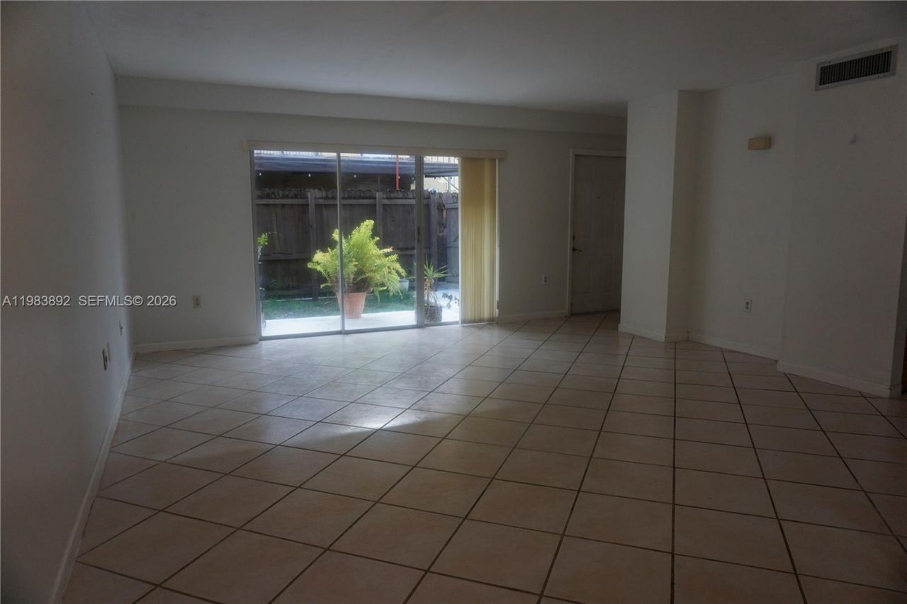 15480 SW 82nd Ln, Unit 211, Miami, FL 33193 Photo