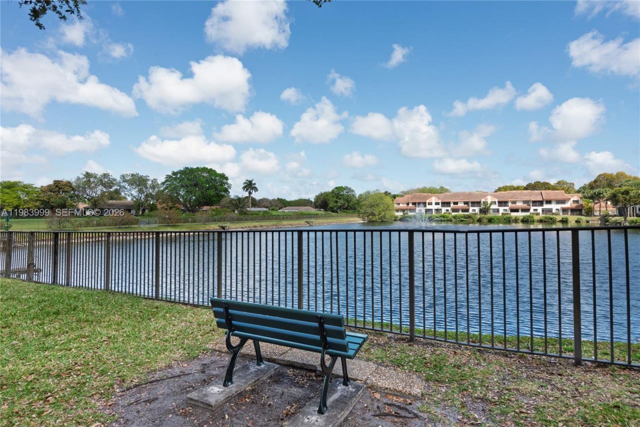 3212 Arbor Ln, Unit 2407, Hollywood, FL 33021 Photo