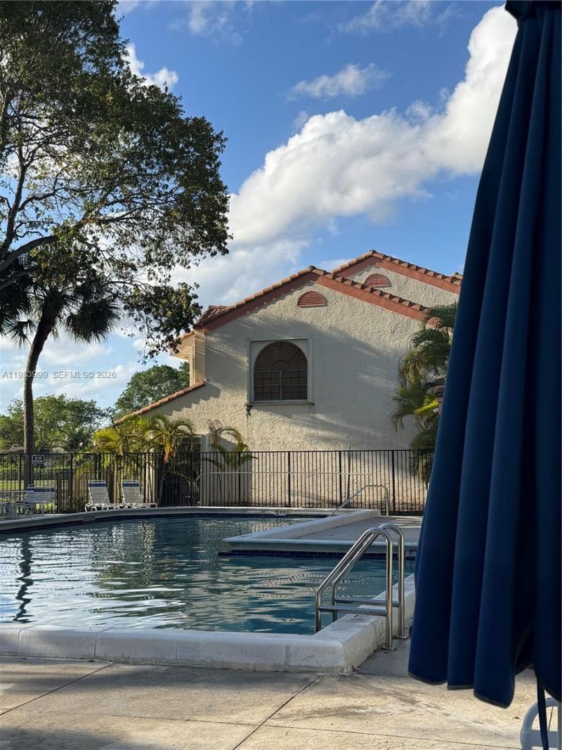 3212 Arbor Ln, Unit 2407, Hollywood, FL 33021 Photo