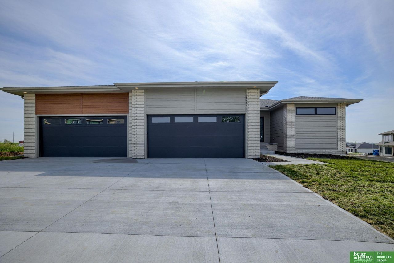 20658 Laurel Avenue, Elkhorn, NE 68022 Main Photo