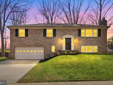 16040 FAIRWAY DRIVE, DUMFRIES, VA 22025