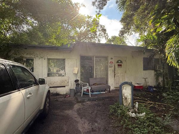 3201 SW 48th Avenue, West Park, FL 33023