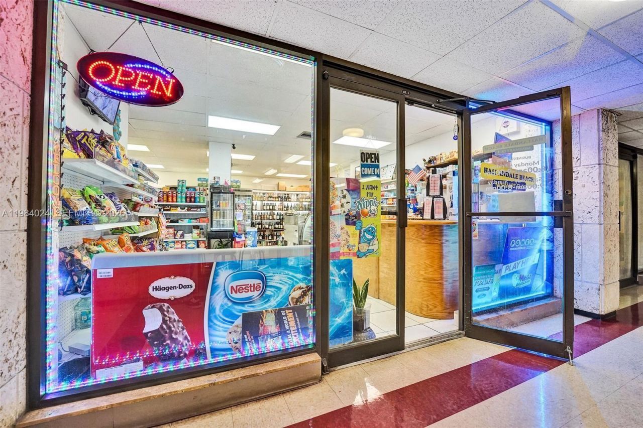 1985 S Ocean Dr, Unit 21K, Hallandale Beach, FL 33009 Photo