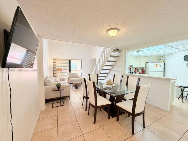 10233 NW 9 ST, Unit 206-1, Miami, FL 33172