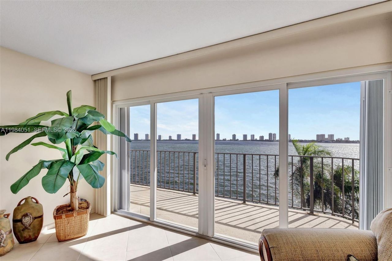 801 Lake Shore Dr, Unit 403, Lake Park, FL 33403 Photo