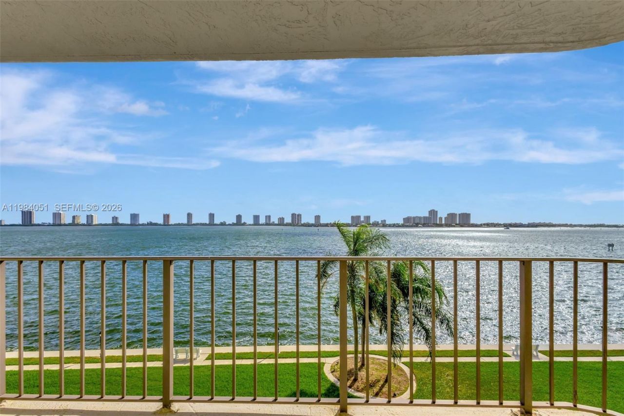 801 Lake Shore Dr, Unit 403, Lake Park, FL 33403 Photo