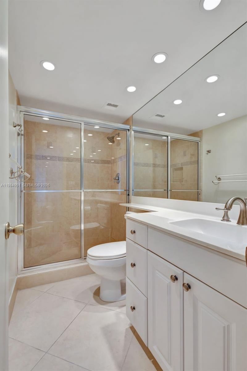 801 Lake Shore Dr, Unit 403, Lake Park, FL 33403 Photo