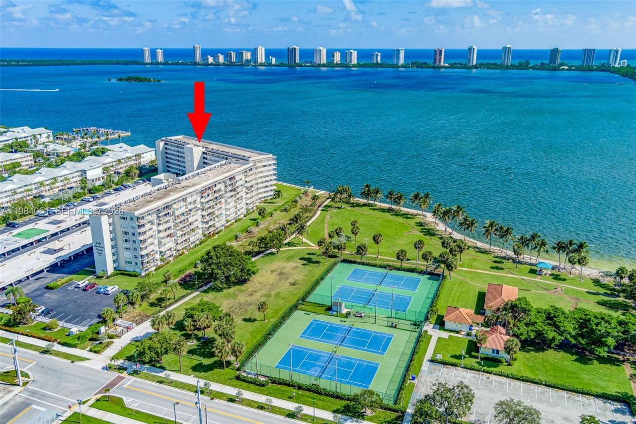 801 Lake Shore Dr, Unit 403, Lake Park, FL 33403 Photo