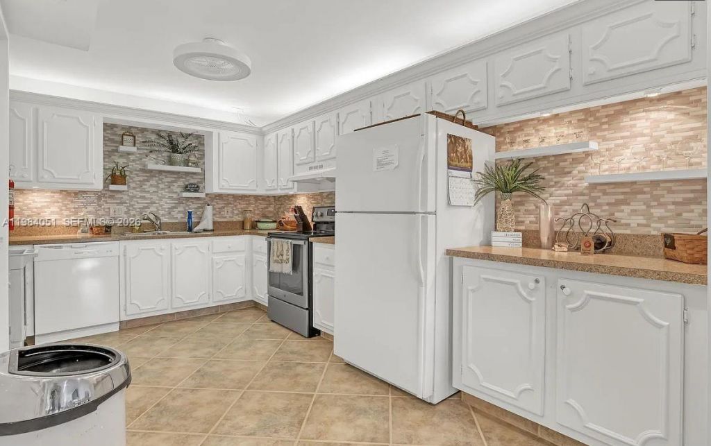 801 Lake Shore Dr, Unit 403, Lake Park, FL 33403 Photo