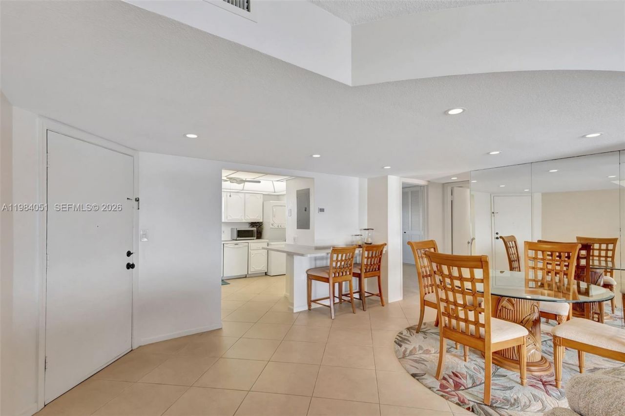 801 Lake Shore Dr, Unit 403, Lake Park, FL 33403 Photo