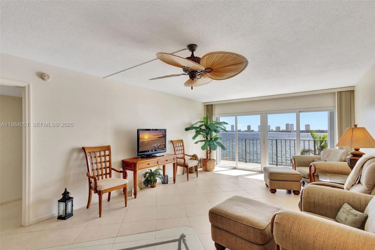 801 Lake Shore Dr, Unit 403, Lake Park, FL 33403 Photo