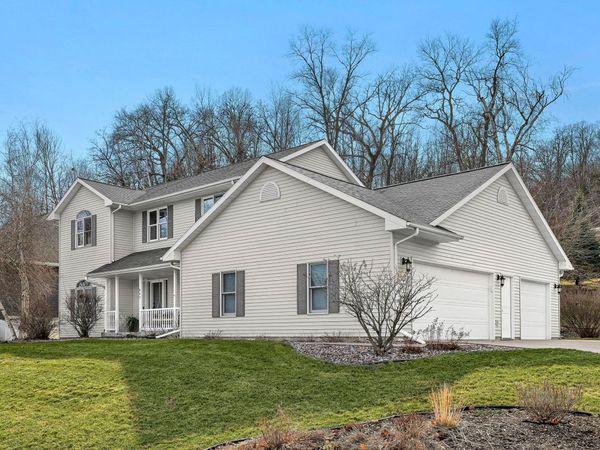 867 Olympic Dr, Onalaska, WI 54650