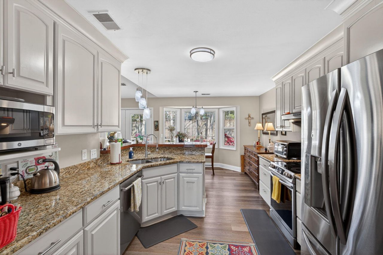 733 Woodland Pointe Place Photo 6