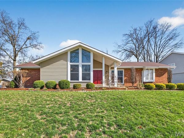 15424 Country Ridge Drive, Chesterfield, MO 63017