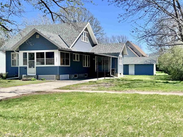 1221 12th St, Onawa, IA 51040