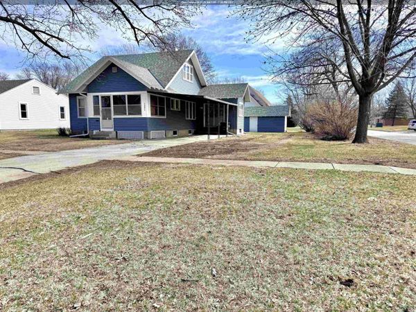 1221 12th St, Onawa, IA 51040