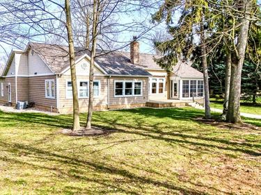 9668 E Lakeshore Drive, Huntsville, OH 43324