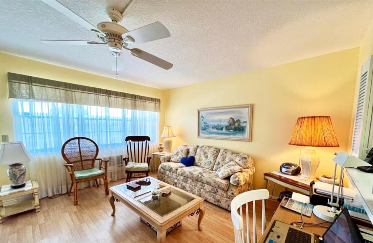 39 Harwood B, Deerfield Beach, FL 33442 Main Photo