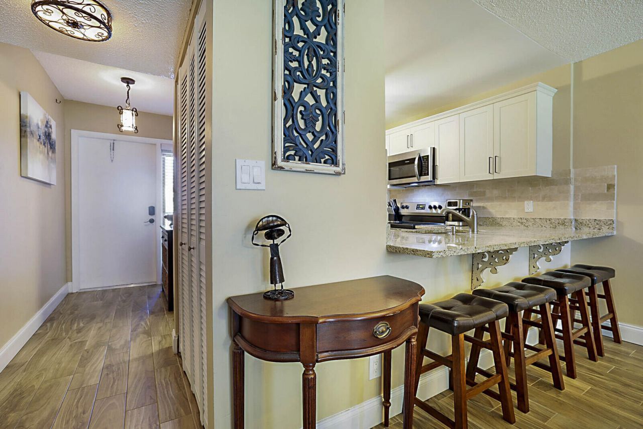 2541 Aragon Boulevard, Unit 202, Sunrise, FL 33322 Photo