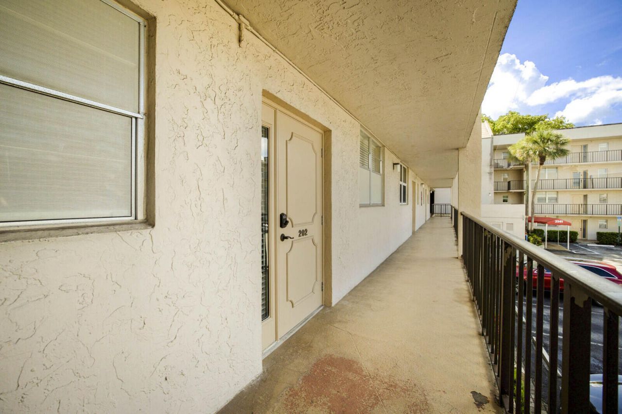 2541 Aragon Boulevard, Unit 202, Sunrise, FL 33322 Photo